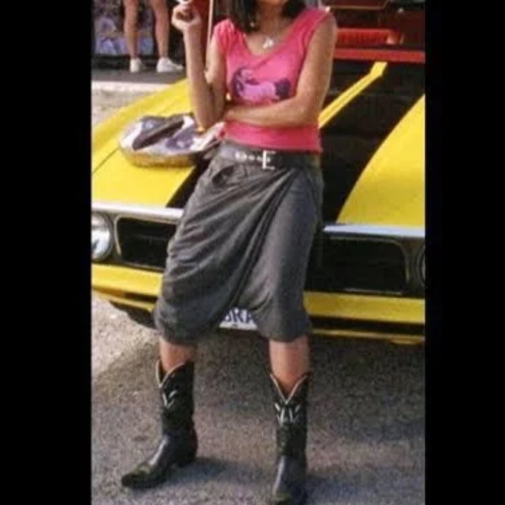 I'm searching for this specific items : a mug and a pair of skirt-pant Medium
